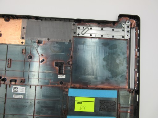 Нижняя часть корпуса Dell Inspiron 5570