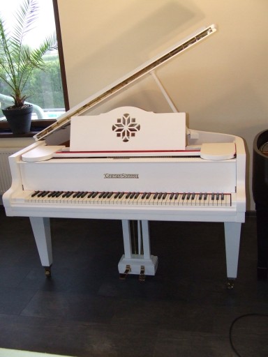 Fortepian Grotrian Steinweg 140 cm, biały
