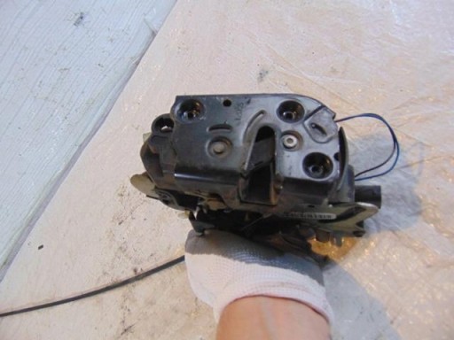 ЗАМОК ДВЕРИ ПЕРЕДНИЙ ПРАВЫЙ MERCEDES VITO W639 4 PIN