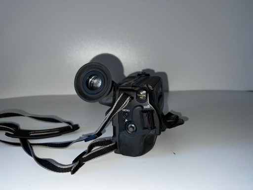 Видеокамера CANON UC-X10HiE Hi8 Video8 для 8-мм кассет, комплект в сумке