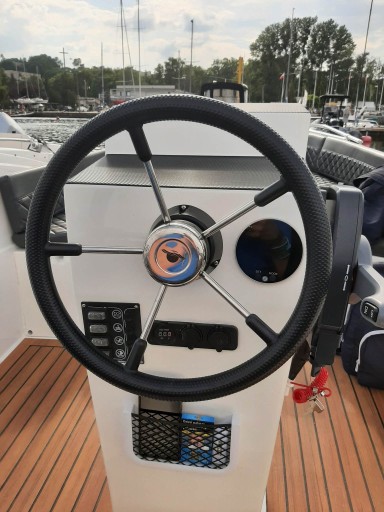 Новая лодка доступна немедленно: Sunrise 530 Tender.