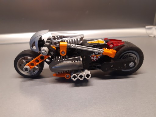 LEGO Racers 8355 H.O.T. Blaster Bike
