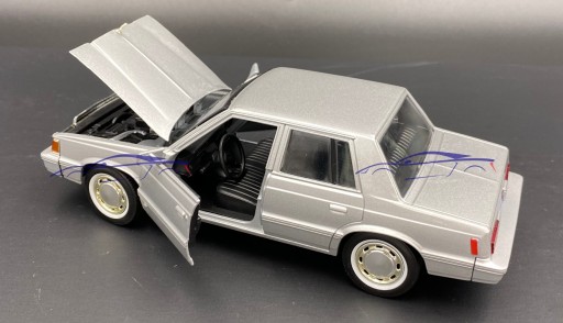 Модель Plymouth Reliant 1983 г. в масштабе 1:24 Motormax 73336