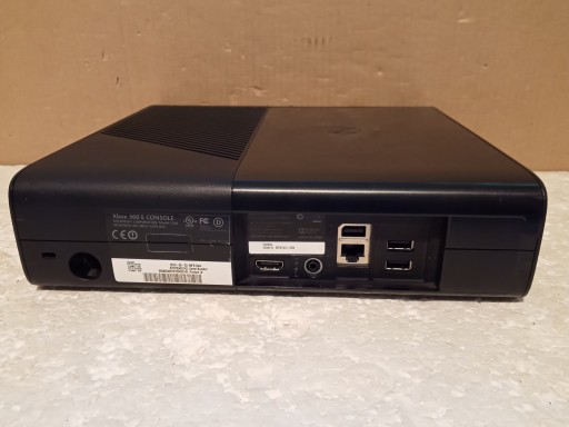Консоль Microsoft Xbox 360 E