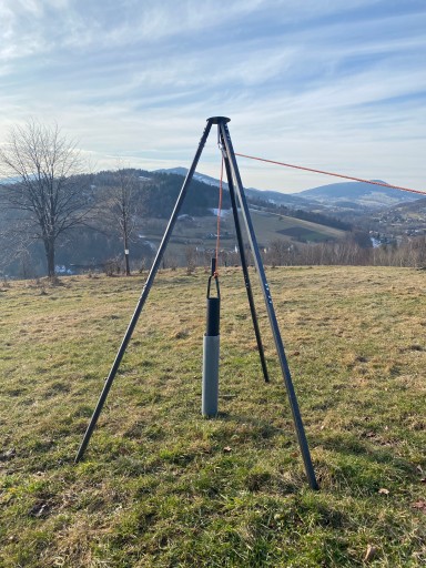 Trójnóg do wiertnicy ręczne + 6 żerdzi / studnia