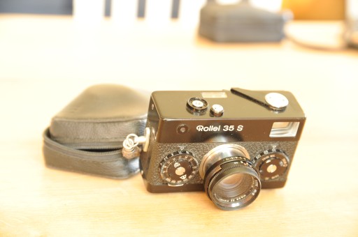 Rollei 35S - размер Sonnar 2,8/40 - красивый и функциональный в футляре