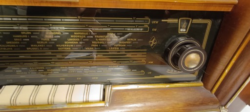 Radio drewniane zabytkowe ,,RFT AM-FM SUPER DOMINANTE SERIE DRESDEN,,