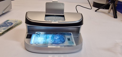 PRZENOSNY TESTER UV Z AKUMULATOREM DO BANKNOTÓW UV MG ZNAK WODNY