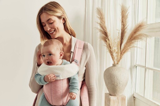МИНИ-ПЕРЮСКА ИЗ ДЖЕРСИ СВЕТЛО-РОЗОВАЯ BABYBJORN 3D