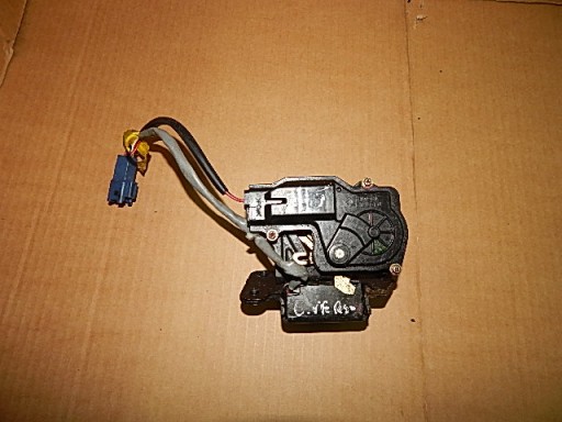 ЗАМОК ЗАДНЕЙ ДВЕРИ TOYOTA COROLLA VERSO II 04-09