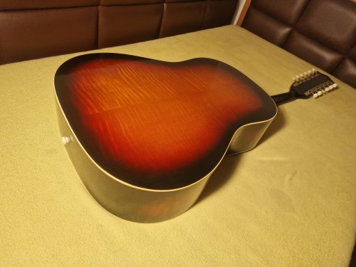 Винтажная 12-струнная гитара Hofner 490, 1970-е годы.