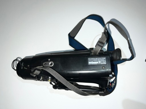 Комплект видеокамеры SONY Handycam CCD-FX300E Video8