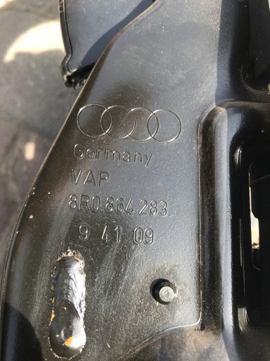 КОЖАНЫЙ ПОДЛОКОТНИК AUDI Q5 8R0864283