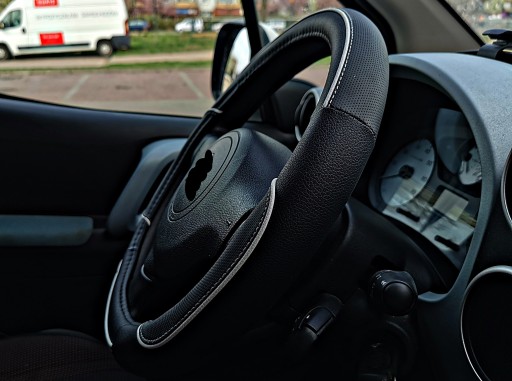OPEL ASTRA CORSA MOKKA INSIGNIA ZAFIRA накладка на руль с белой окантовкой