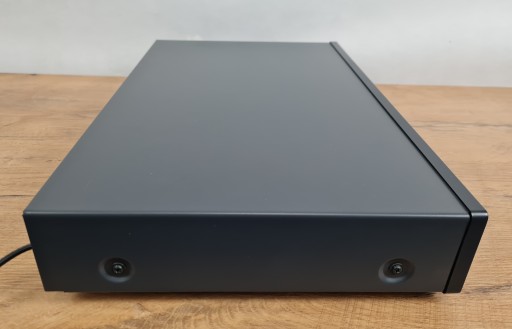 NAD C525bee — проигрыватель компакт-дисков + пульт дистанционного управления