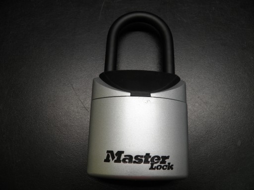 Kasetka na klucze z zamkiem szyfrowym i uchem Masterlock 5406EURD