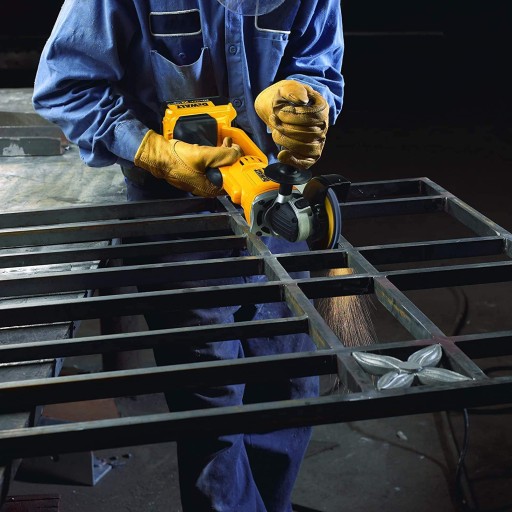 Szlifierka kątowa DeWalt DCG412M2