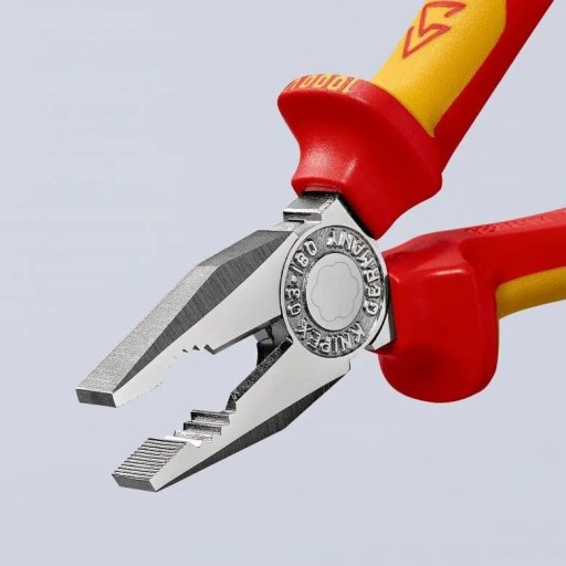 Изолированные комбинированные клещи KNIPEX 03 06 180