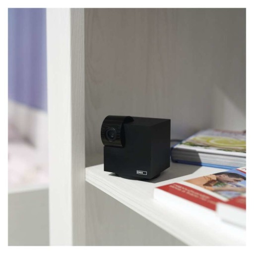 Внутренняя вращающаяся камера отслеживает движение GoSmart EMOS Wi-Fi.