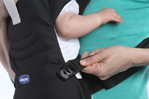 ЭРГОНОМИЧНАЯ ПЕРЮСКА Chicco EASY FIT, ЧЕРНАЯ 0+