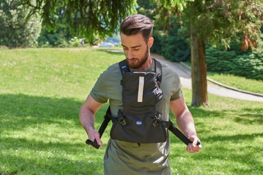 ЭРГОНОМИЧНАЯ ПЕРЮСКА Chicco EASY FIT, ЧЕРНАЯ 0+