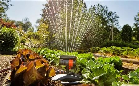 Осциллирующий опрыскиватель Gardena AquaZoom Compact 18708