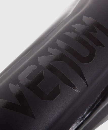 Venum Elite — защитные накладки на голени