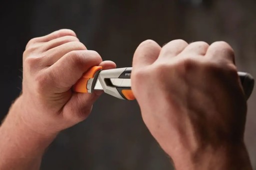 НОЖ С ВЫДВИЖНЫМ ЛЕЗВИЕМ 18MM 165MM CARBONMAX HARDWARE