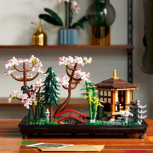 LEGO ICONS Уединенный сад 10315