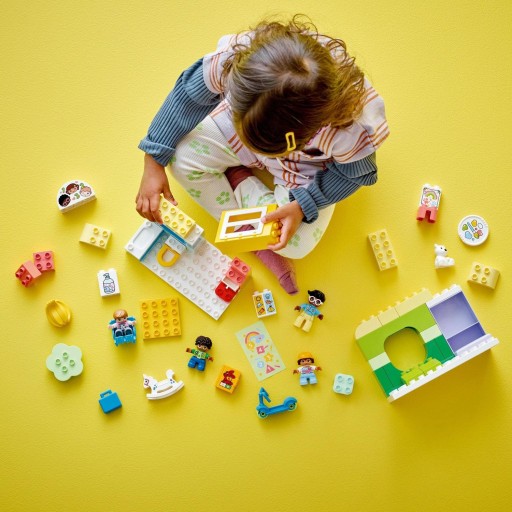 LEGO DUPLO Один день из жизни в детском саду (10992)