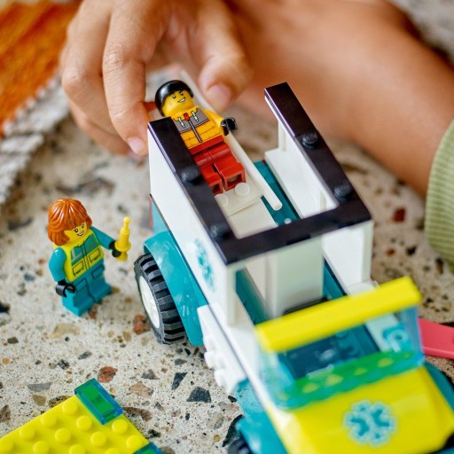 LEGO CITY 60403 Машина скорой помощи и сноубордист