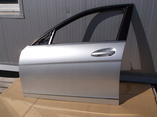 Mercedes w204 седан дверь переднее левое , фото