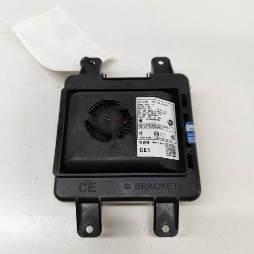 Hyundai ioniq 6 2023 модуль зарядки бездротовий , фото