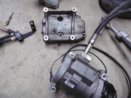 Кронштейн крепление компрессора daily iveco , фото