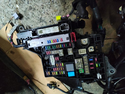 Lexu rc300 2.5 гибрид блок предохранителей , фото