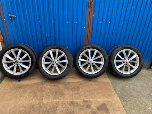 Skoda yet 5l рестайлинг колеса шины диски 225/50r17 pirelli , фото