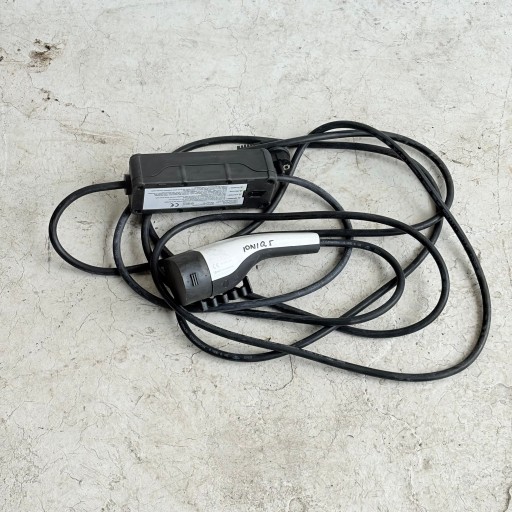 Зарядное устройство hyundai ioniq 5 , фото