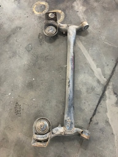 Hyundai i10 усилитель задняя подвески , фото