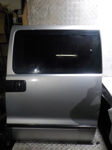 Hyundai h1 00r дверь левое задний , фото