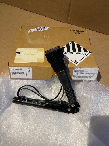 Нтягувач паса безпеки праве переднє bmw f20 f30 f31 f34 f36 oe 7259388 , фото