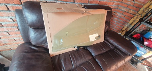 Hyundai bayon лобовое стекло правое переднее , фото