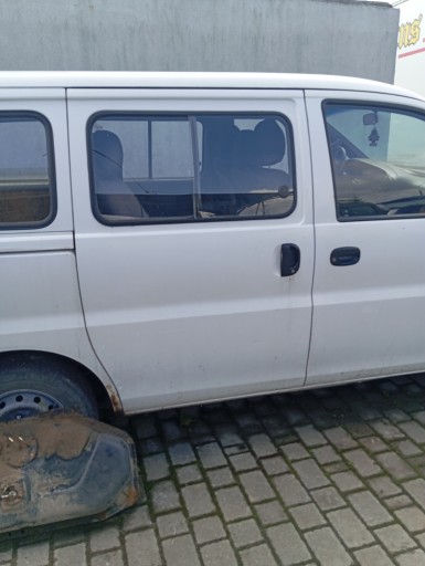 Hyundai h-1 97-07 задние двери правое задний отдвижной gole , фото