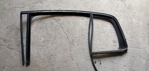 VW GOLF V PLUS USZCZELKA DRZWI LEWY TYŁ