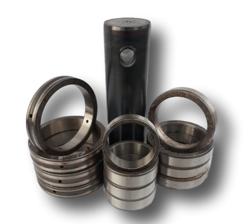 Sworzeń OBROTU + Tuleje konik CASE 580 SK/SLE/SM