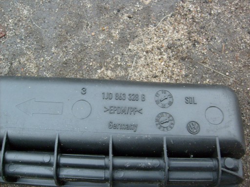 Golf IV Bora wkladka tunela srodkowego 1J0863328B