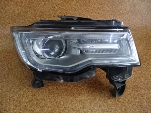 GRAND CHEROKEE WK2 14r LAMPA Bi XENON LED PRAW