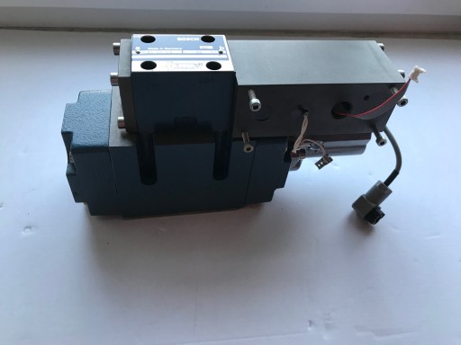 Zawór Bosch 0811 404 669 z 1817 414 378 NOWY