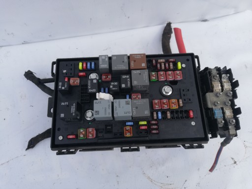 Skrzynka Bezpiecznikow Opel Astra J 13318785