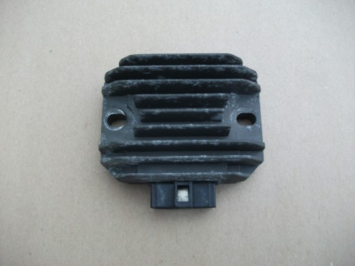 PIAGGIO X-EVO 125 REGULATOR NAPIĘCIA