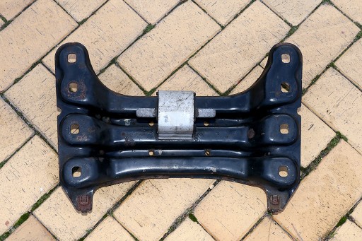 Łapa wspornik podpora skrzyni A2212422101 Mercedes W221